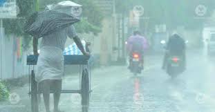 Kerala Rains: Aluva Mahadeva Temple submerged following rise in water level  of Periyar River 